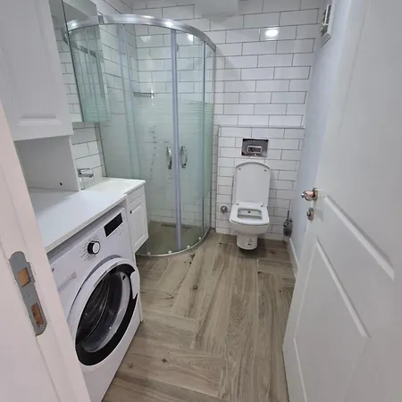 Apartment No 444 *
